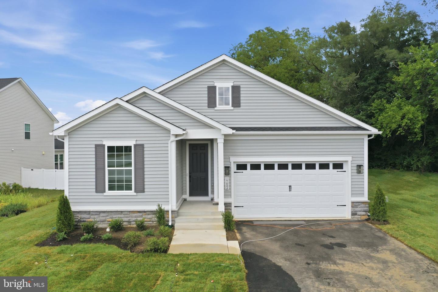 19004 Amesbury Rd Property Photo 1