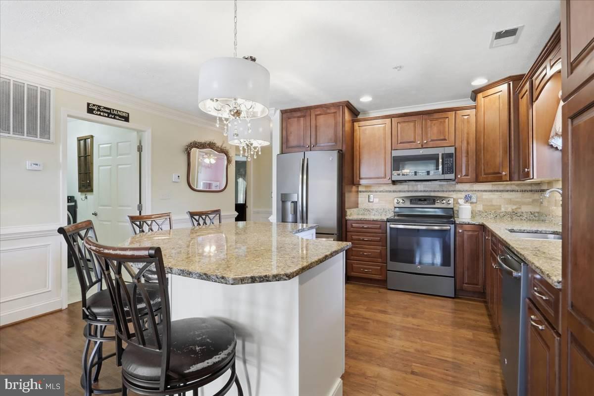 1047 Benjamin Pl Property Photo 6