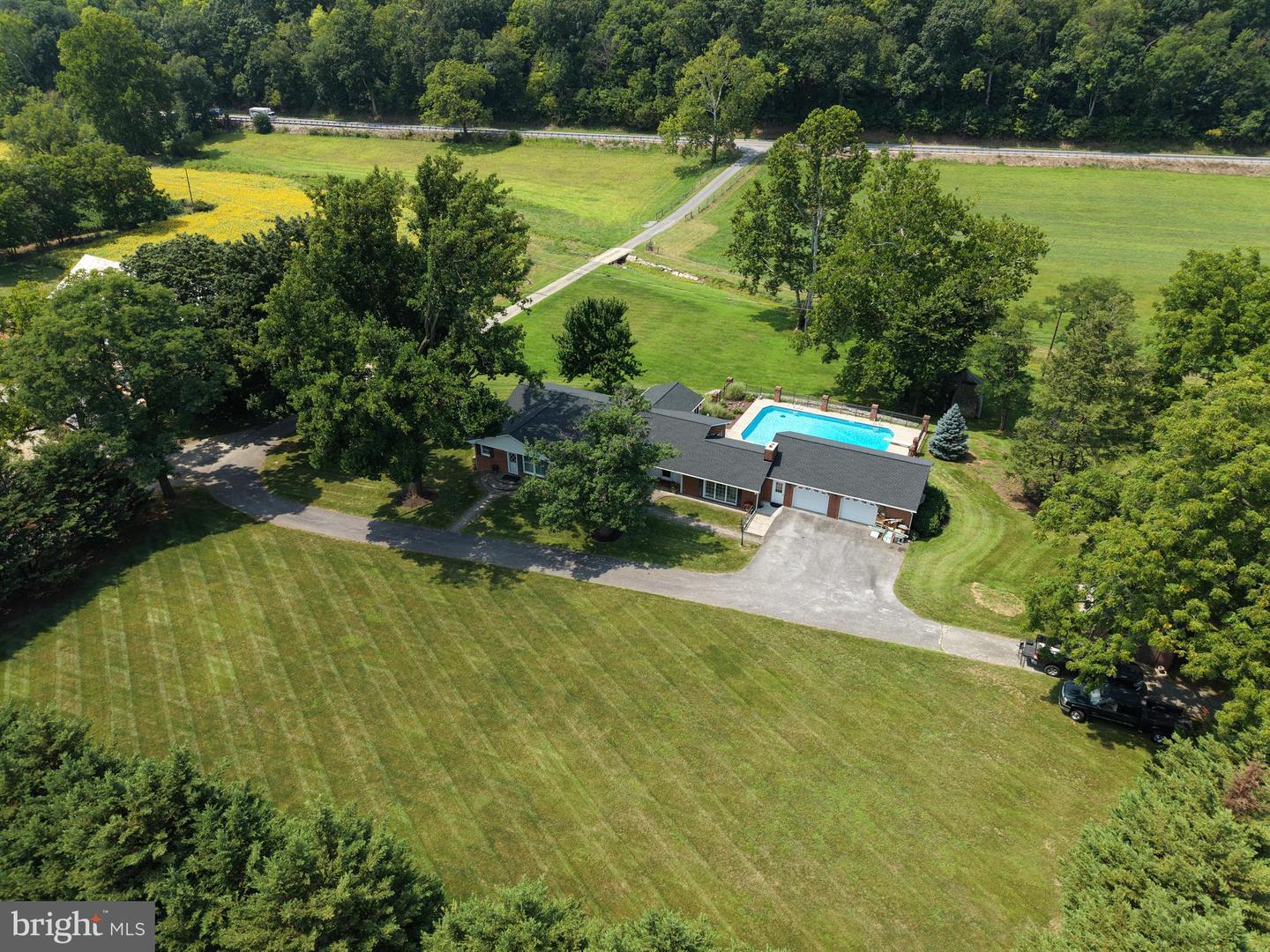 10939 Mapleville Rd Property Photo 2