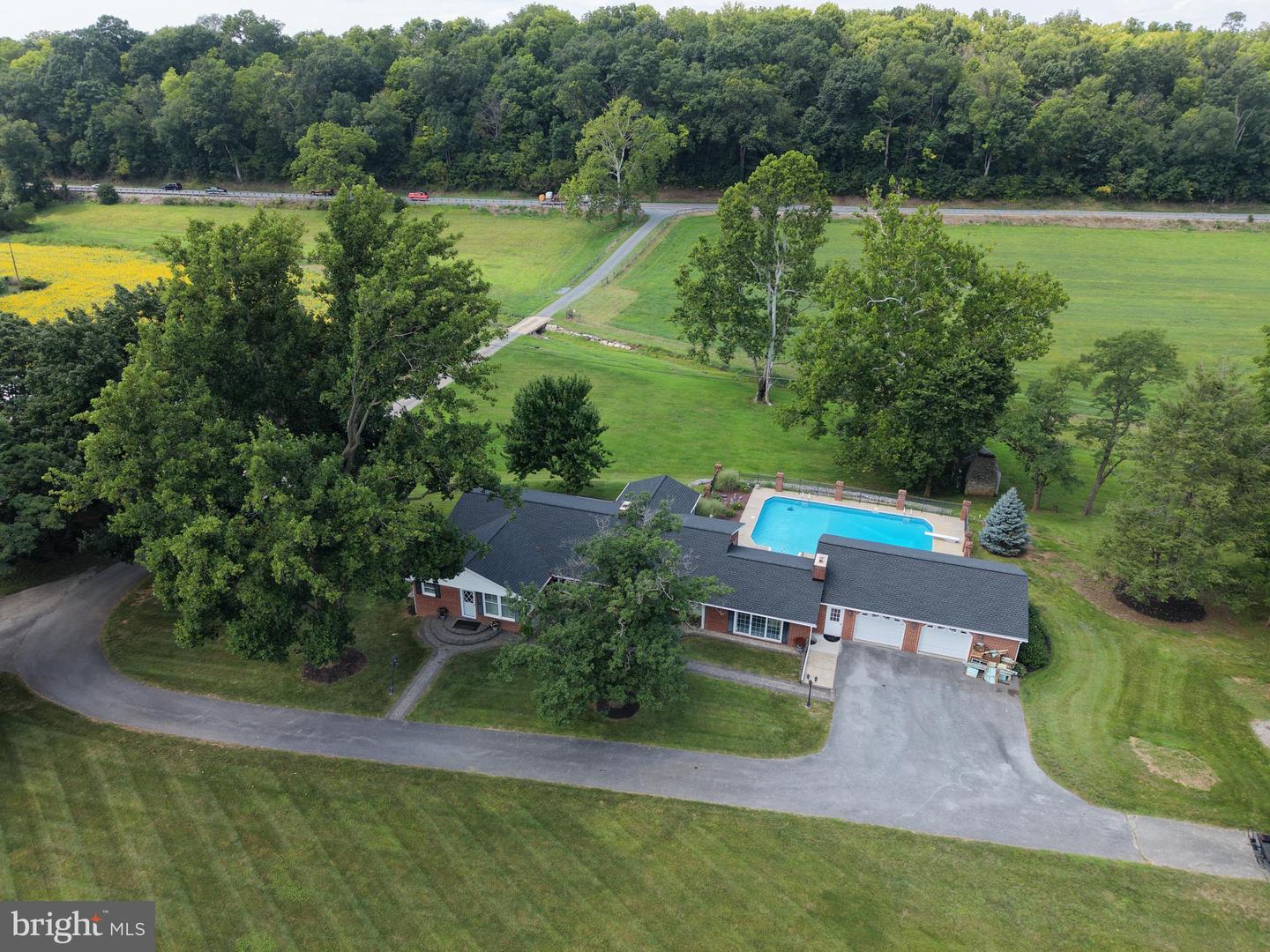 10939 Mapleville Rd Property Photo 3