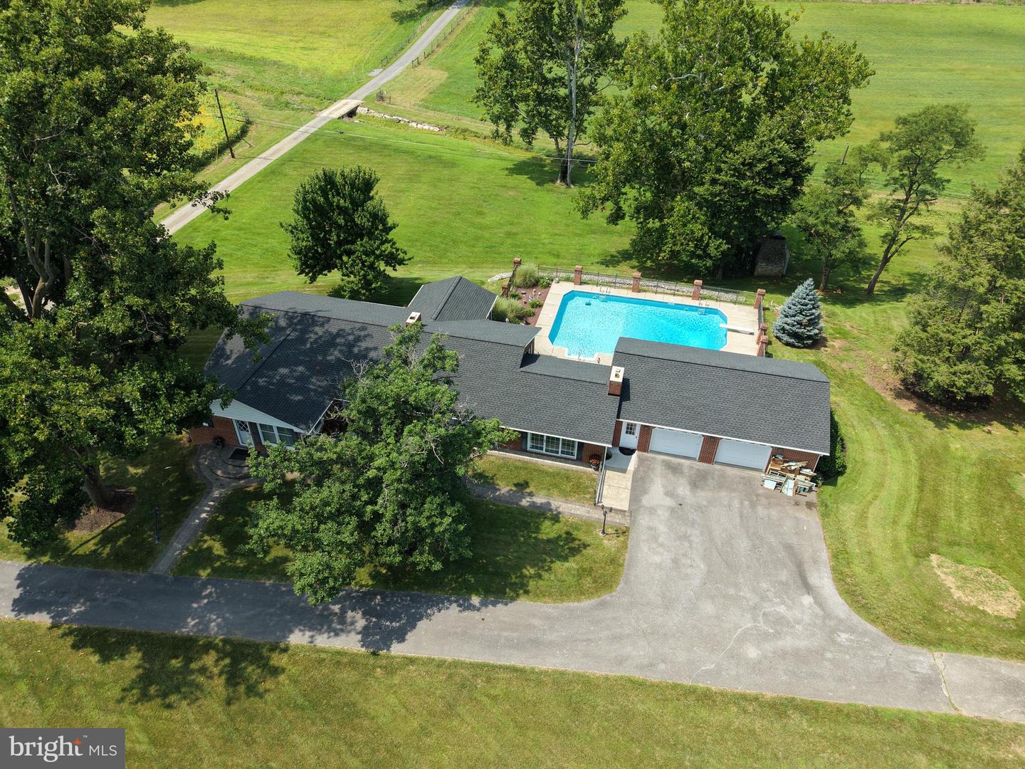 10939 Mapleville Rd Property Photo 4