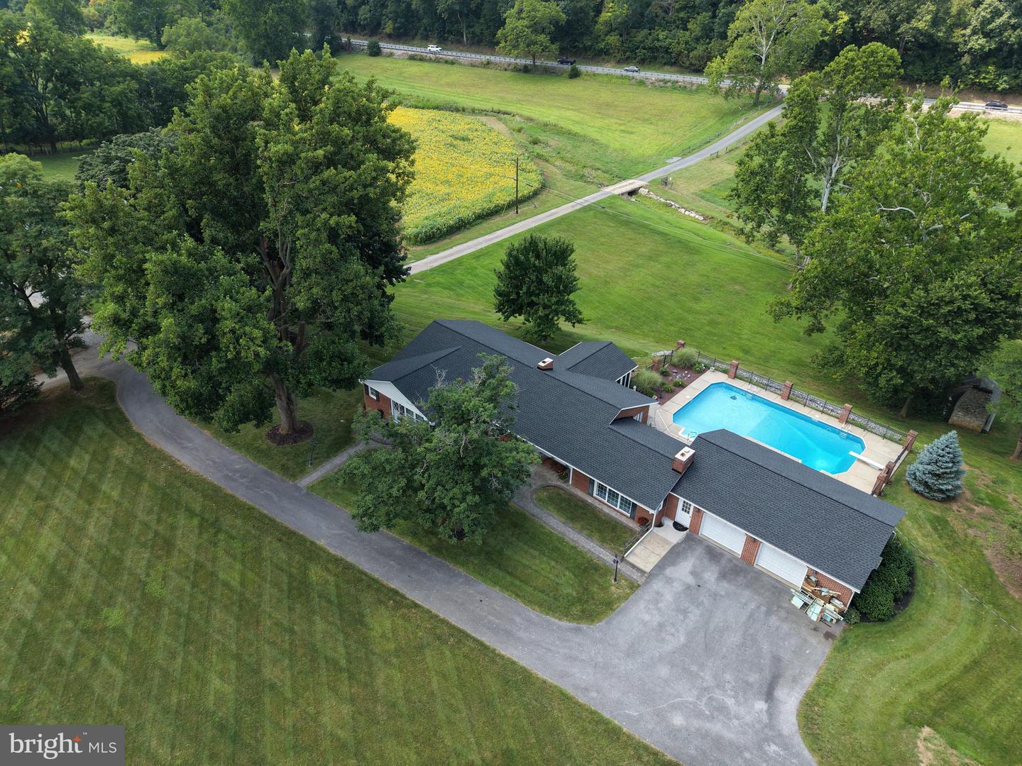 10939 Mapleville Rd Property Photo 6
