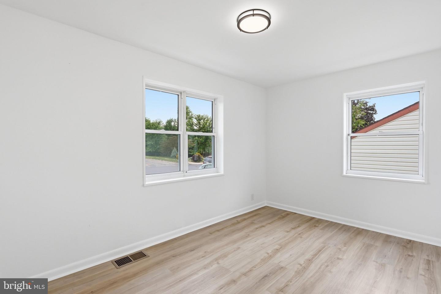 1124 Sunnyside Dr Property Photo 18