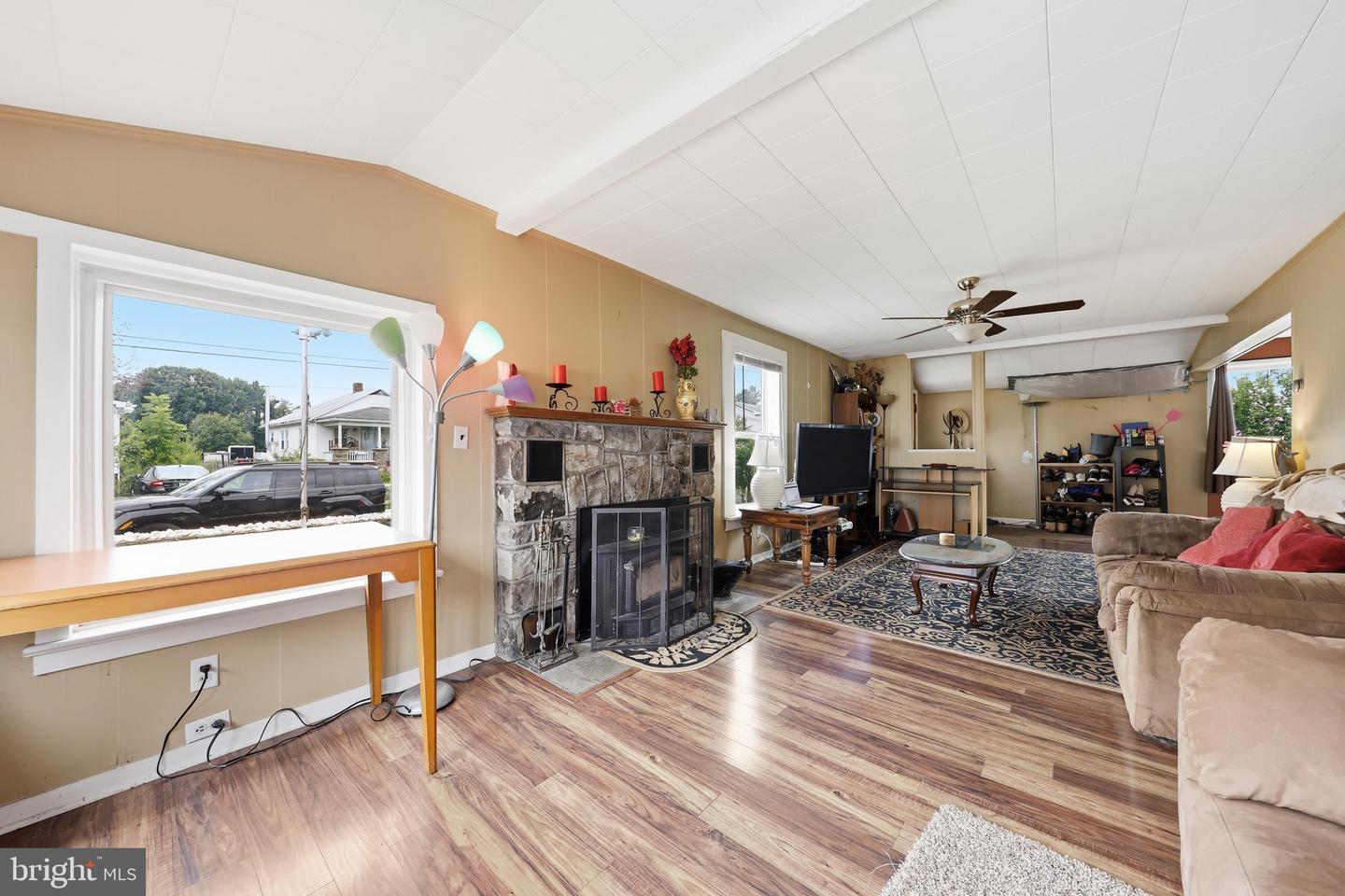 25327 Highfield Rd Property Photo 6