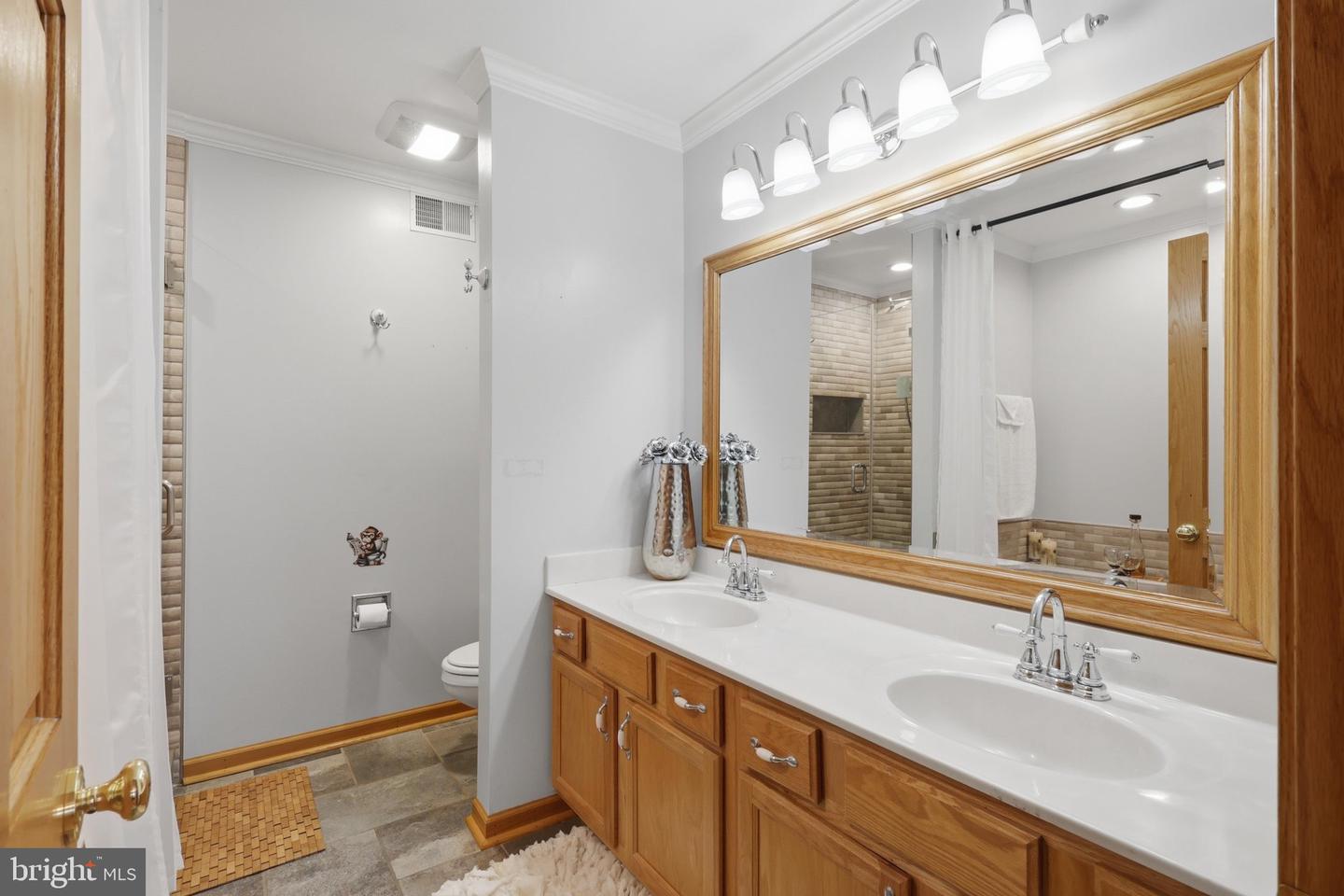 1215 Lindsay Ln Property Photo 20