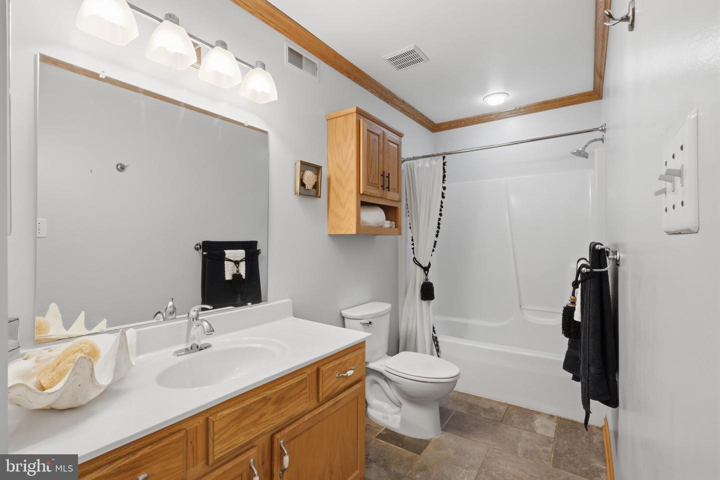 1215 Lindsay Ln Property Photo 25
