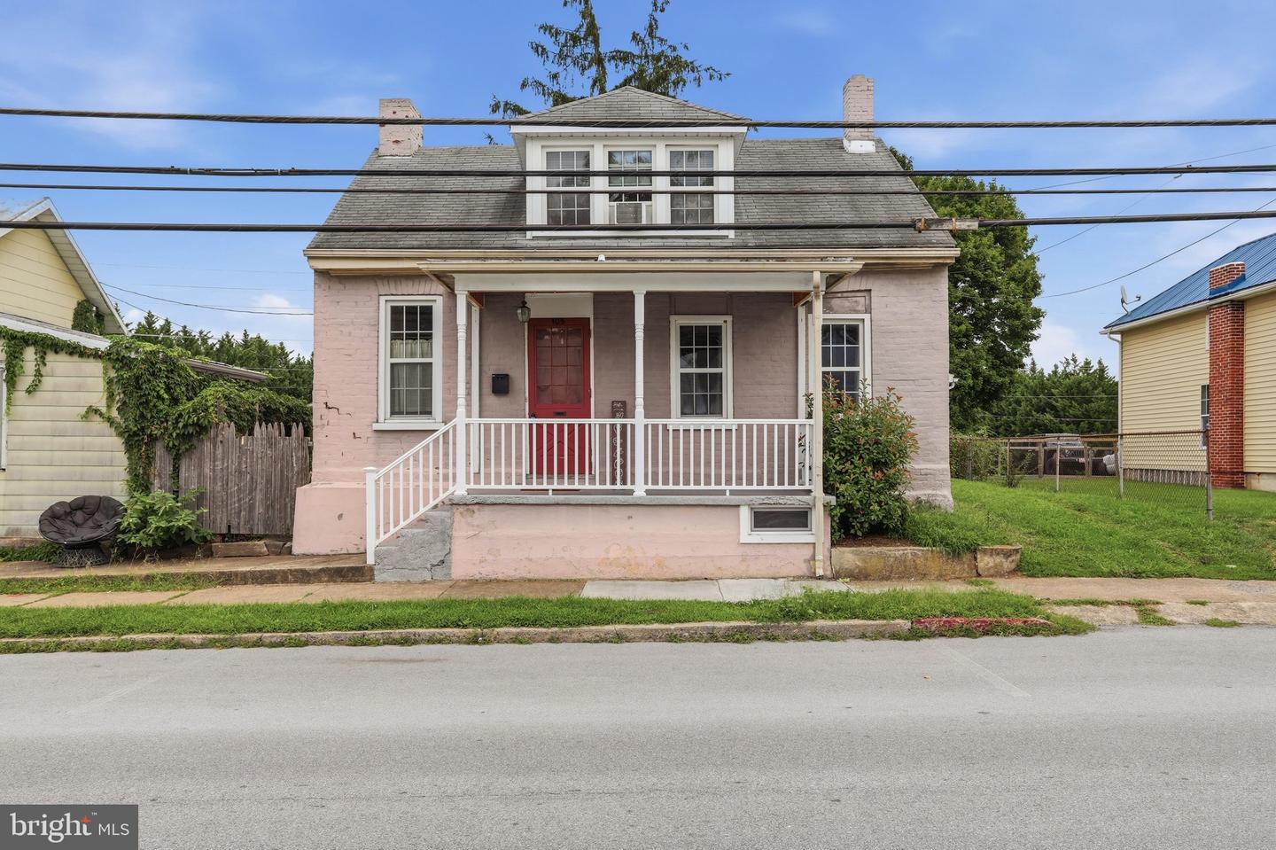 105 S Artizan St Property Photo 1