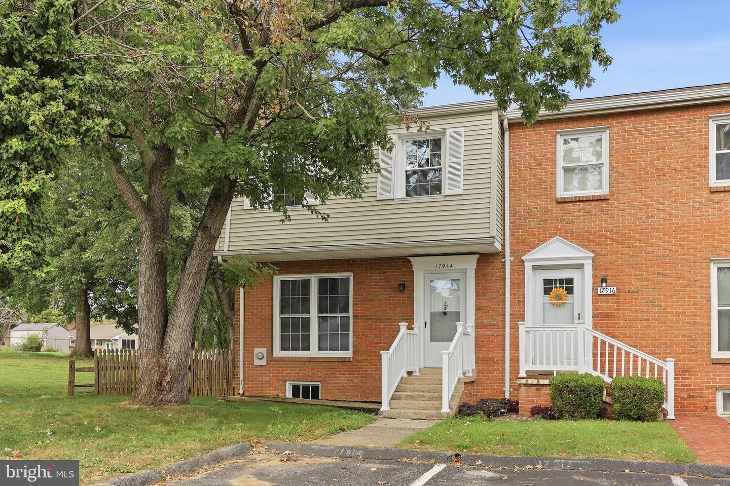 17914 Hickory Ln Property Photo 1