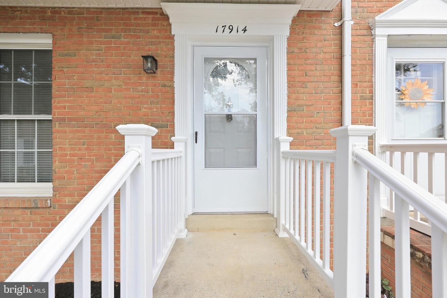 17914 Hickory Ln Property Photo 2