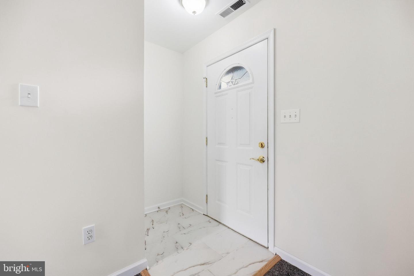 17914 Hickory Ln Property Photo 3
