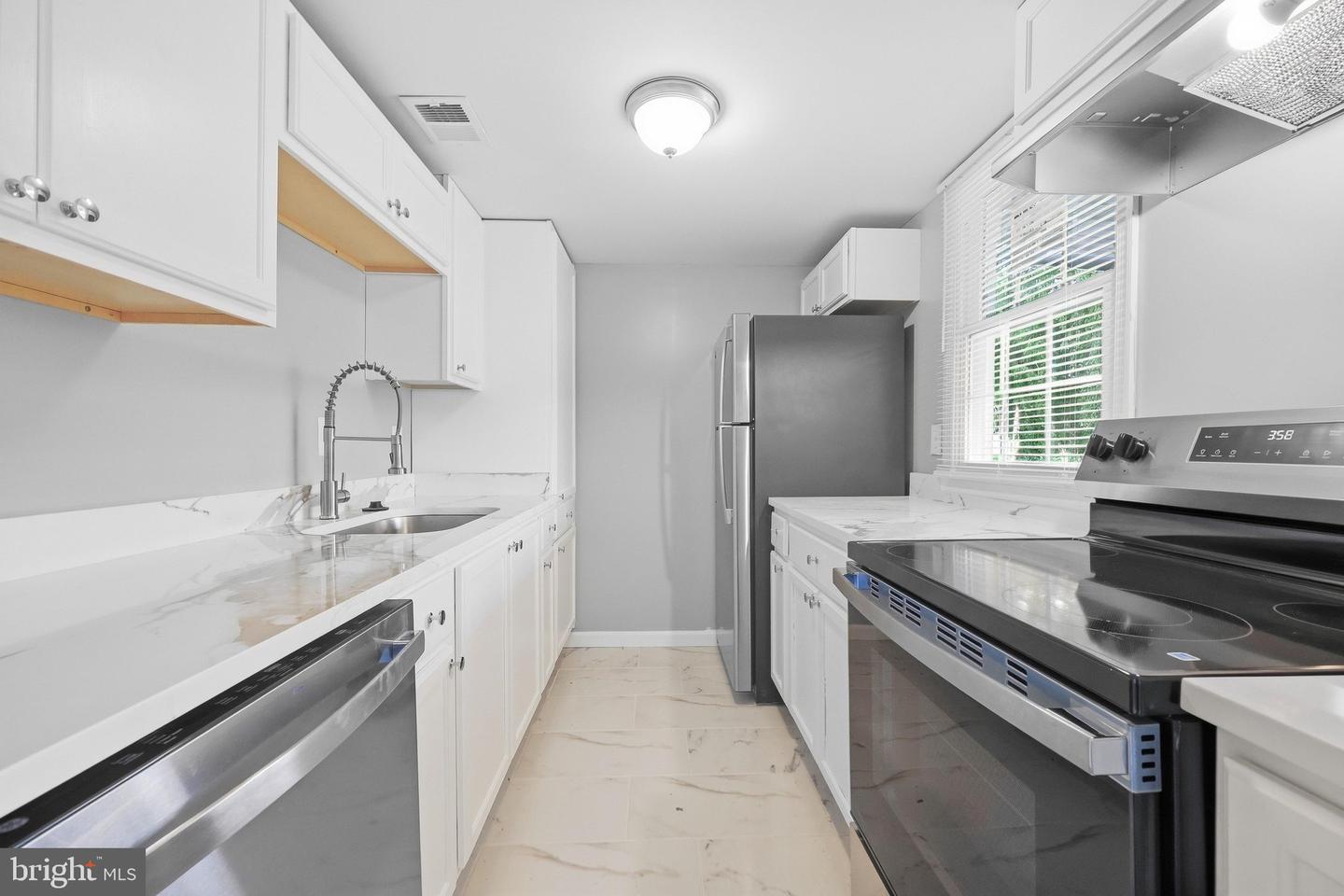 17914 Hickory Ln Property Photo 11