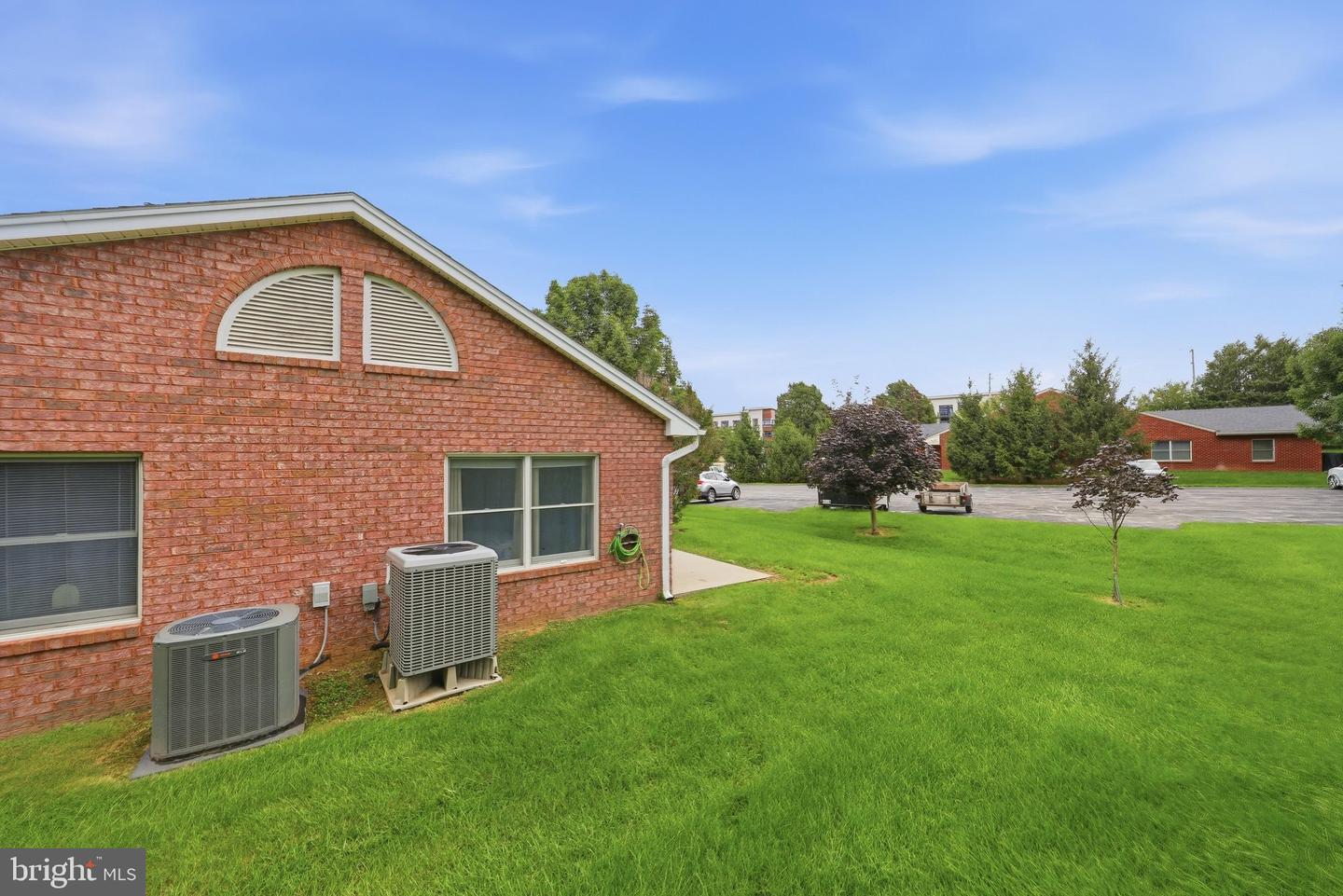 150 Chantilly Ct Property Photo 48