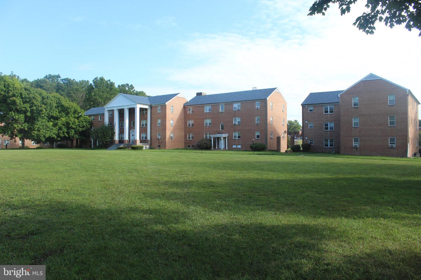 300 Northern Ave #apt 4d Property Photo 1