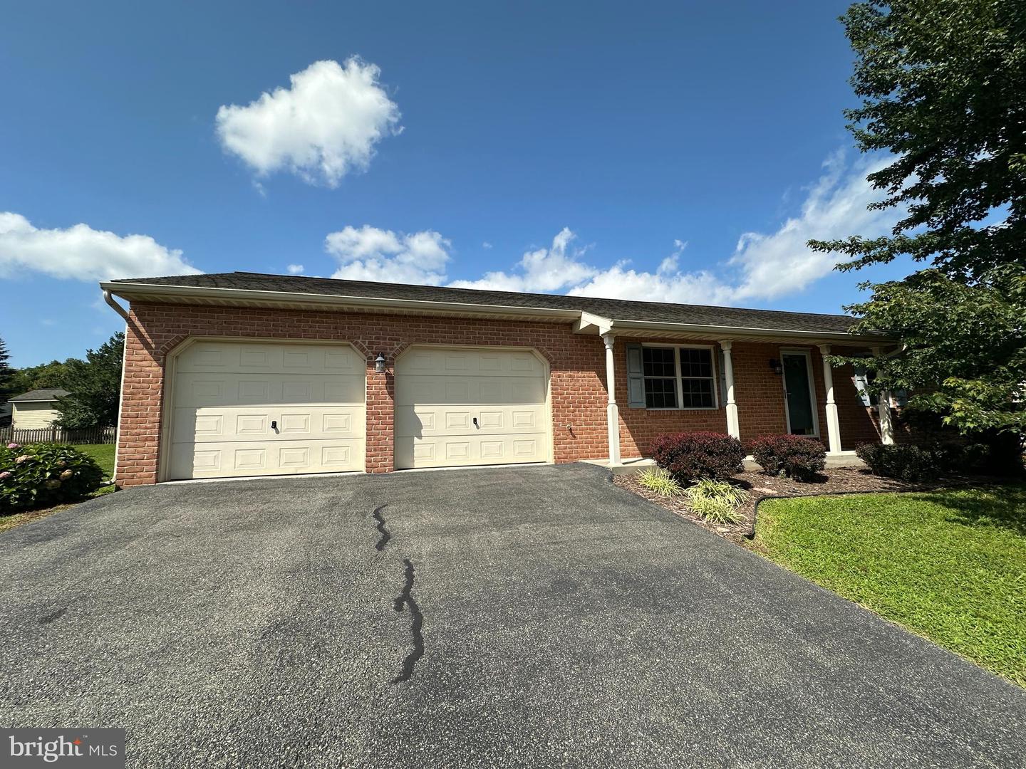 218 Stanford Rd Property Photo 2