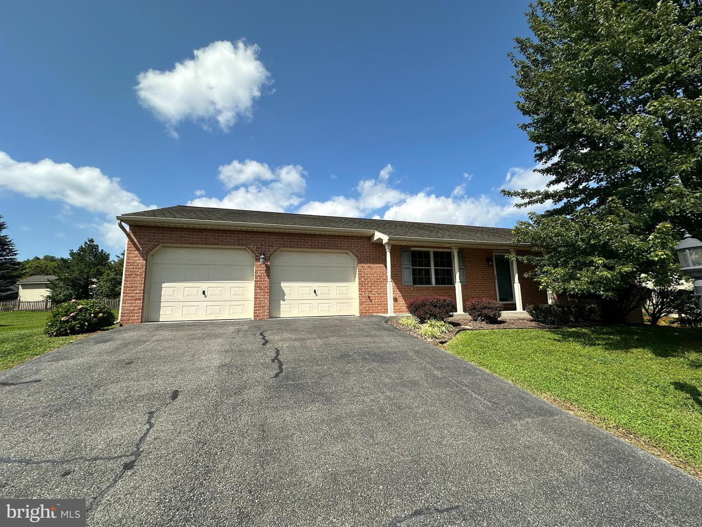 218 Stanford Rd Property Photo 3