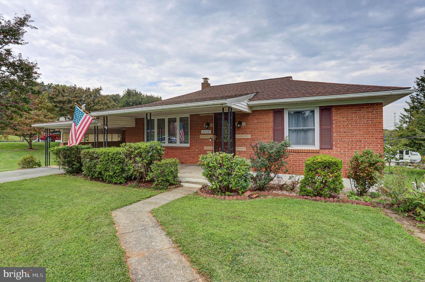 2239 Beverly Dr Property Photo 1