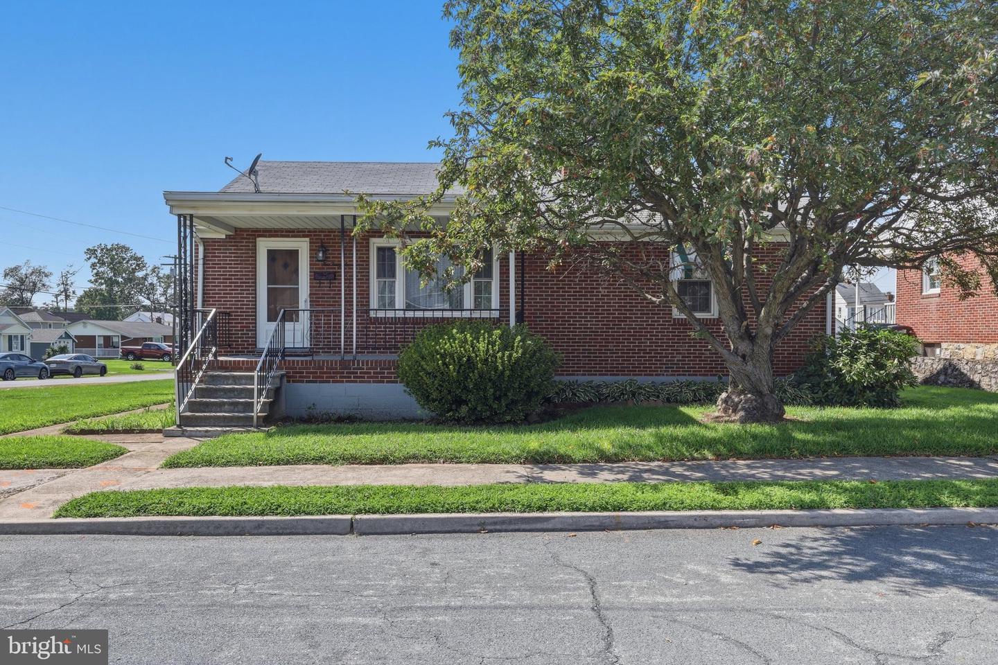 1047 CORBETT ST Property Photo 1