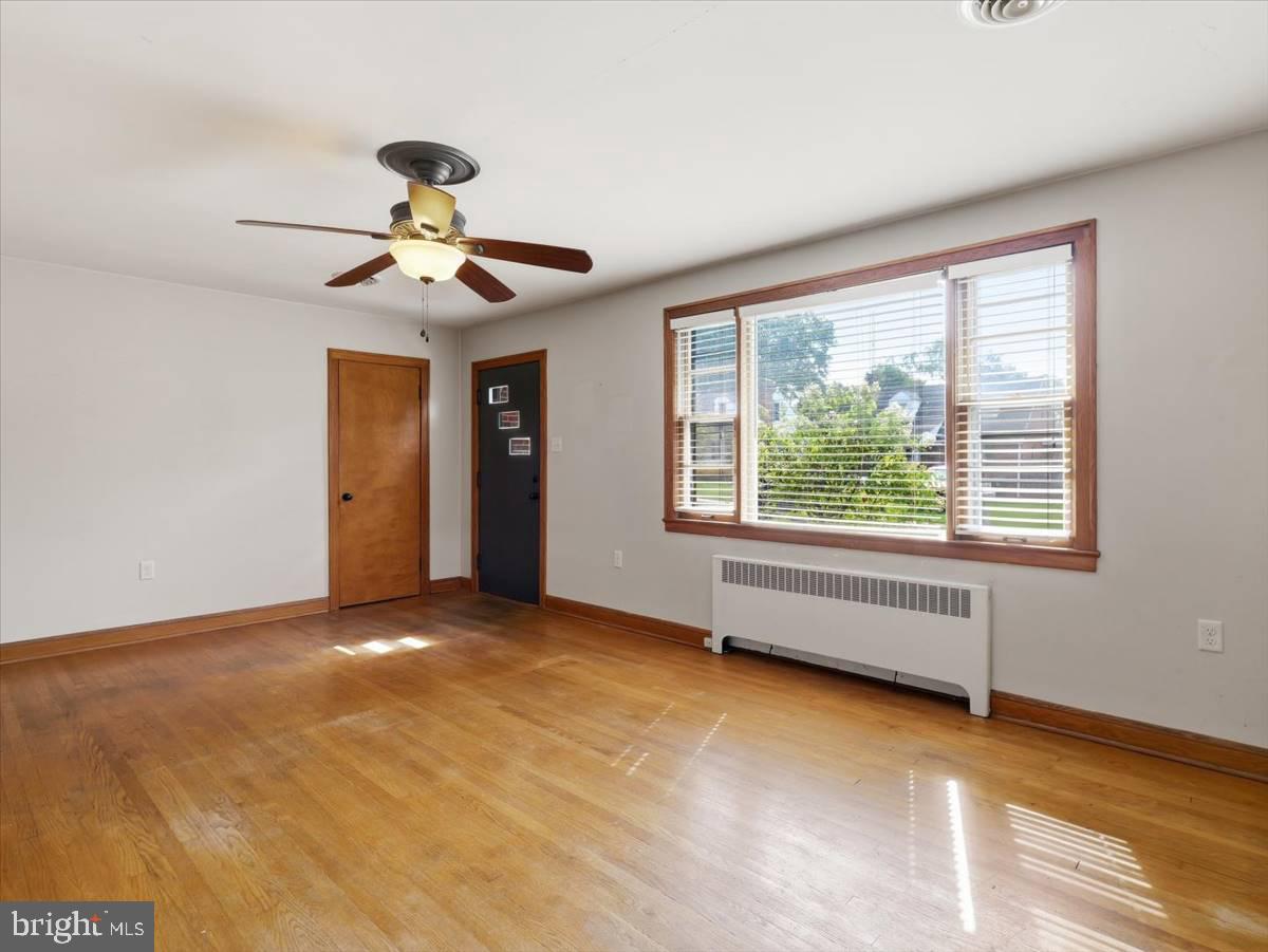 939 View St Property Photo 5