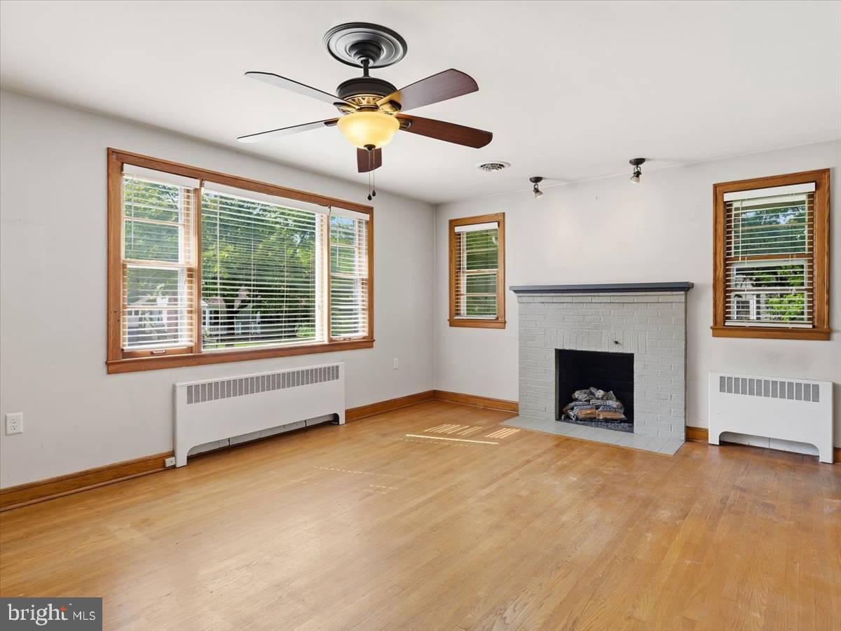 939 View St Property Photo 6