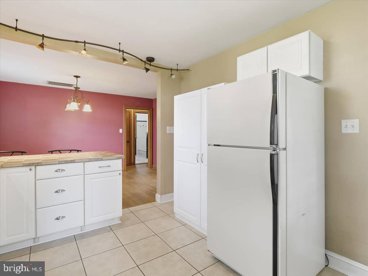 939 View St Property Photo 11