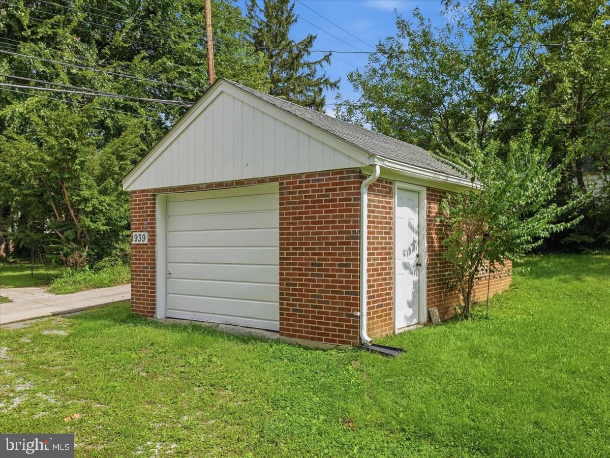 939 View St Property Photo 29