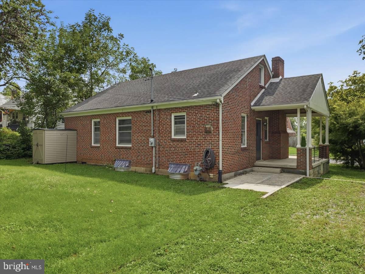 939 View St Property Photo 32