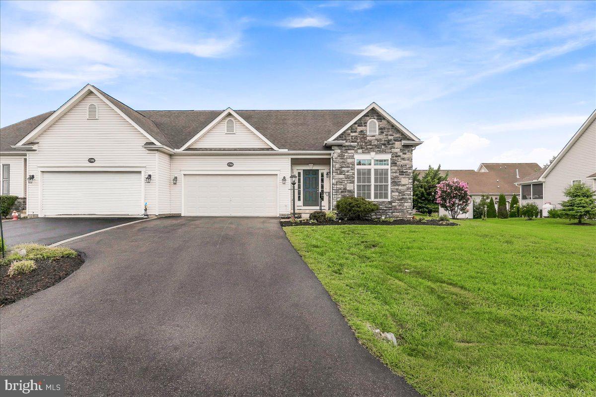 17988 Constitution Cir Property Photo 1