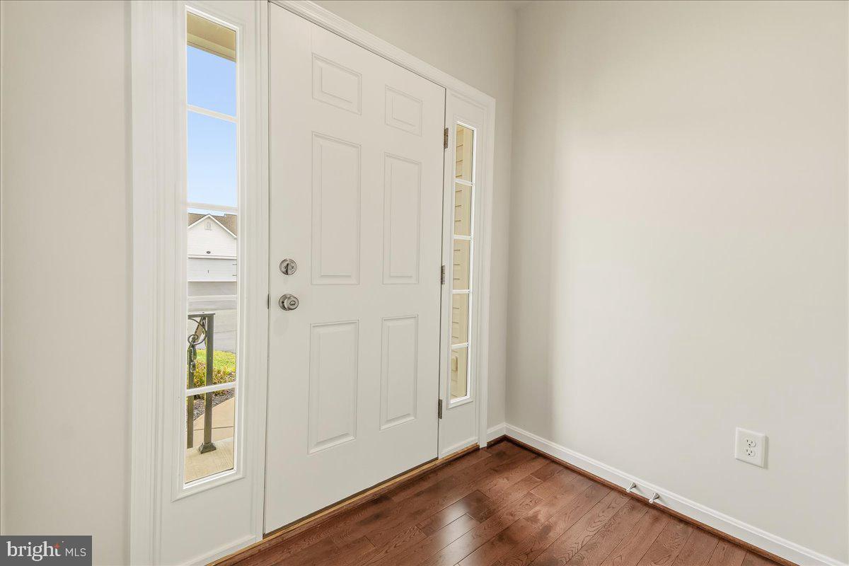 17988 Constitution Cir Property Photo 6