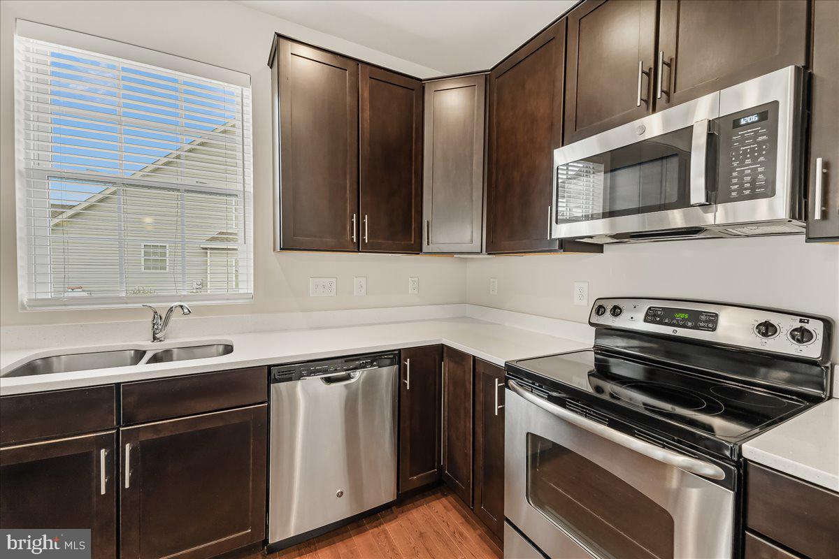 17988 Constitution Cir Property Photo 7
