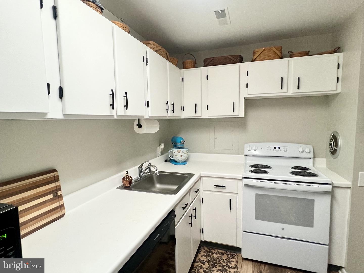 1631 Edgewood Pl #204 Property Photo 15