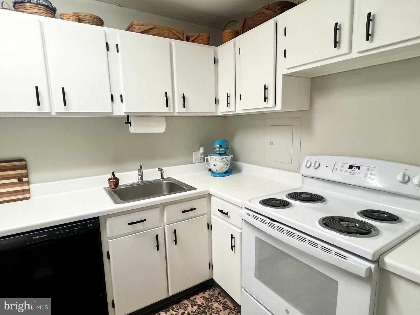 1631 Edgewood Pl #204 Property Photo 16