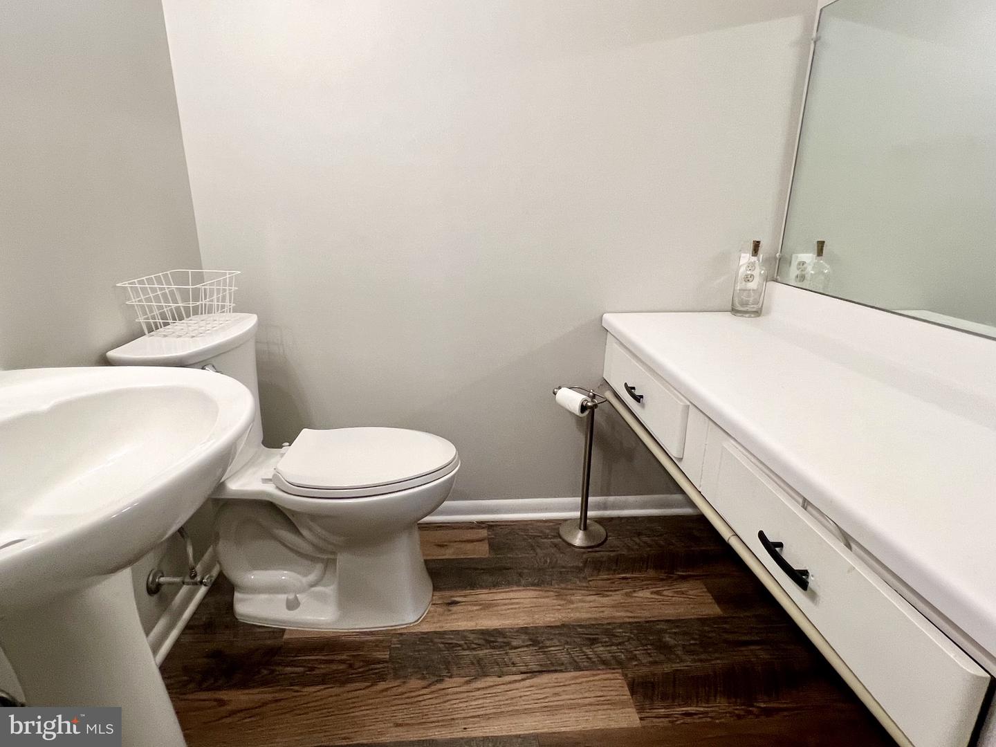 1631 Edgewood Pl #204 Property Photo 30