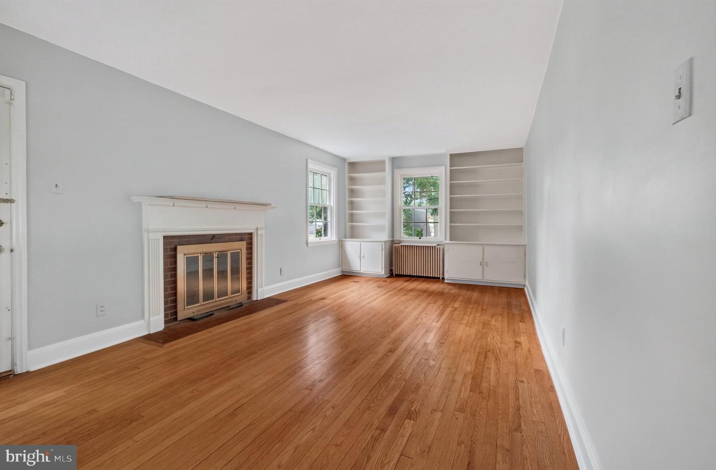 1045 Woodland Way Property Photo 6