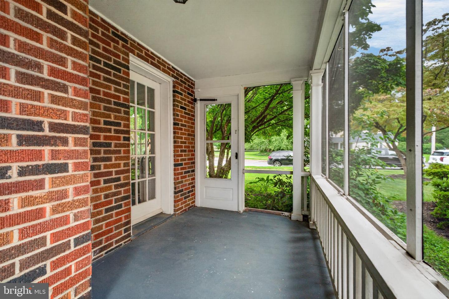 1045 Woodland Way Property Photo 7