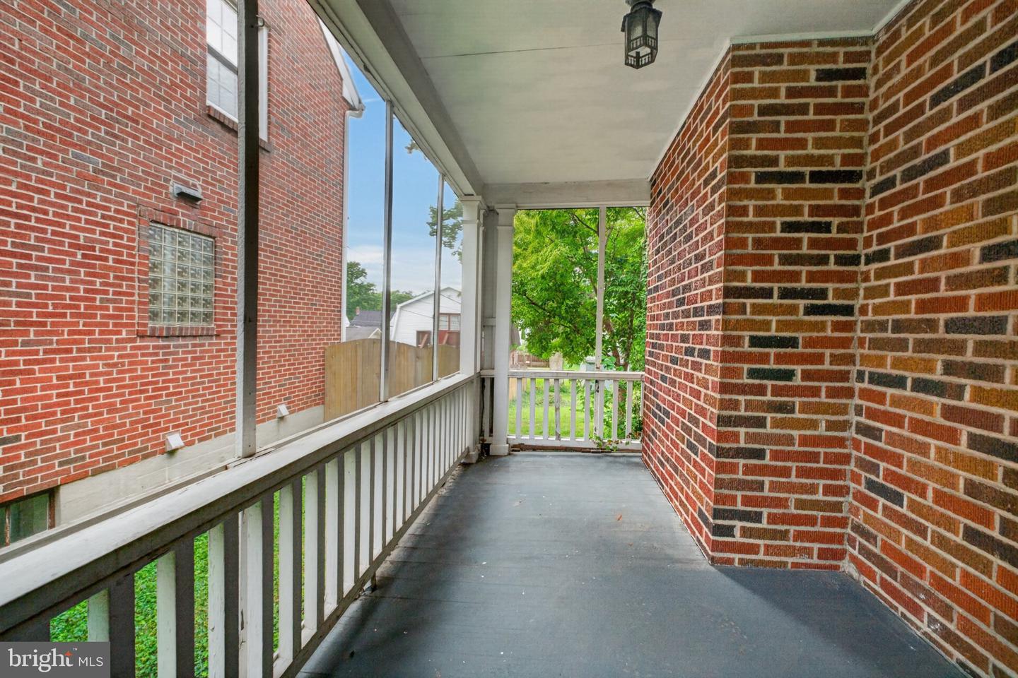 1045 Woodland Way Property Photo 8