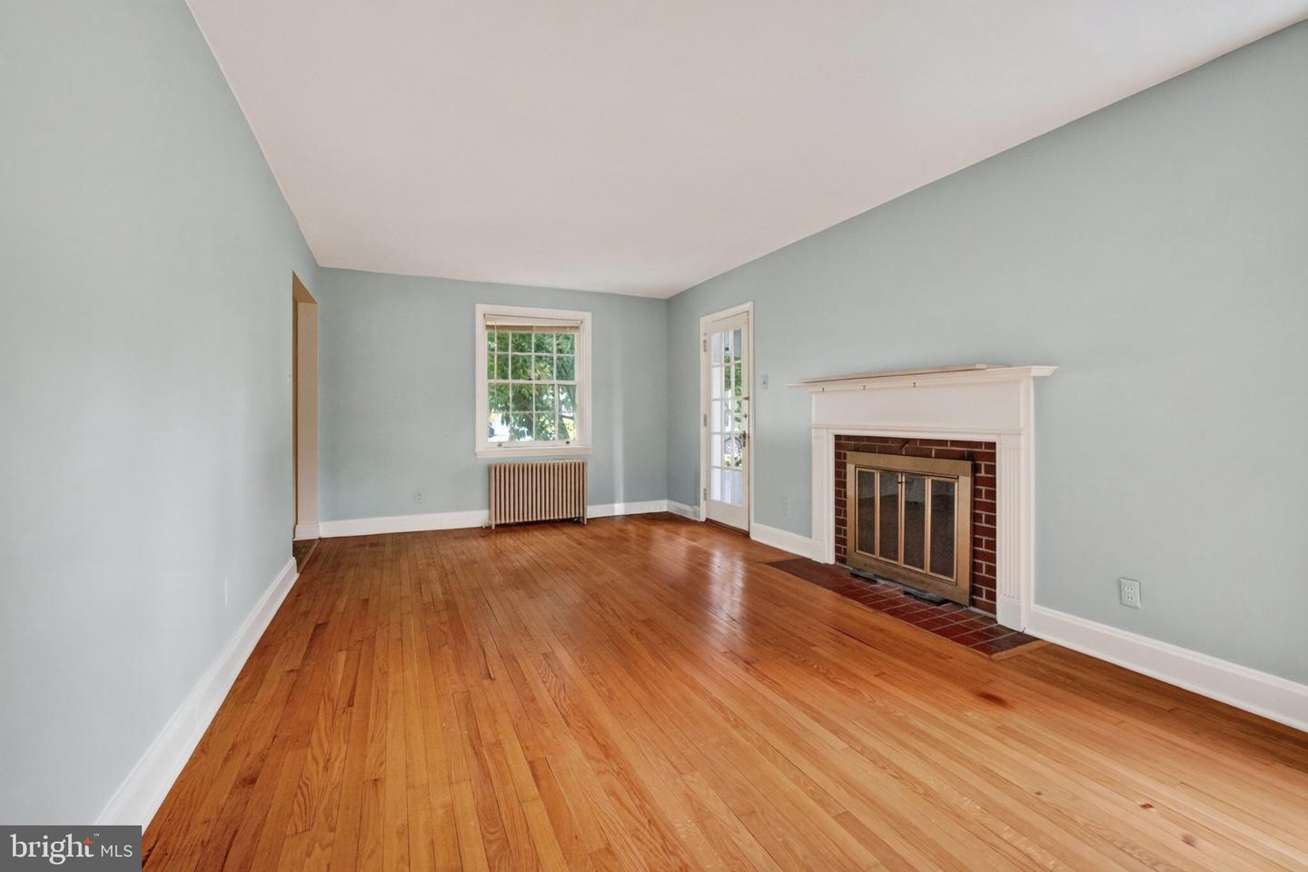 1045 Woodland Way Property Photo 9