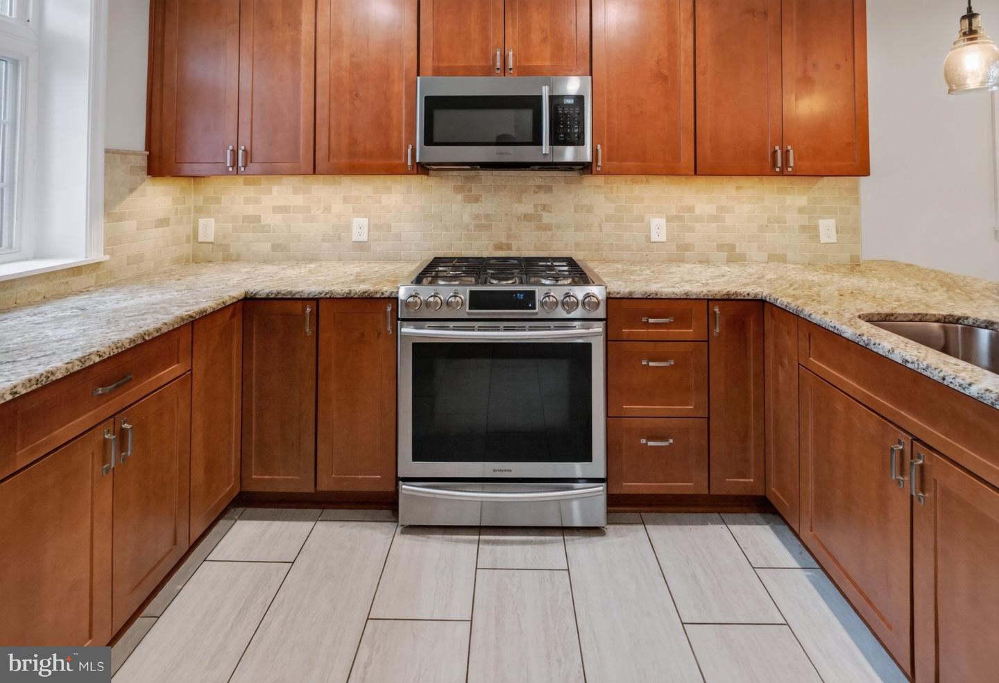 1045 Woodland Way Property Photo 12