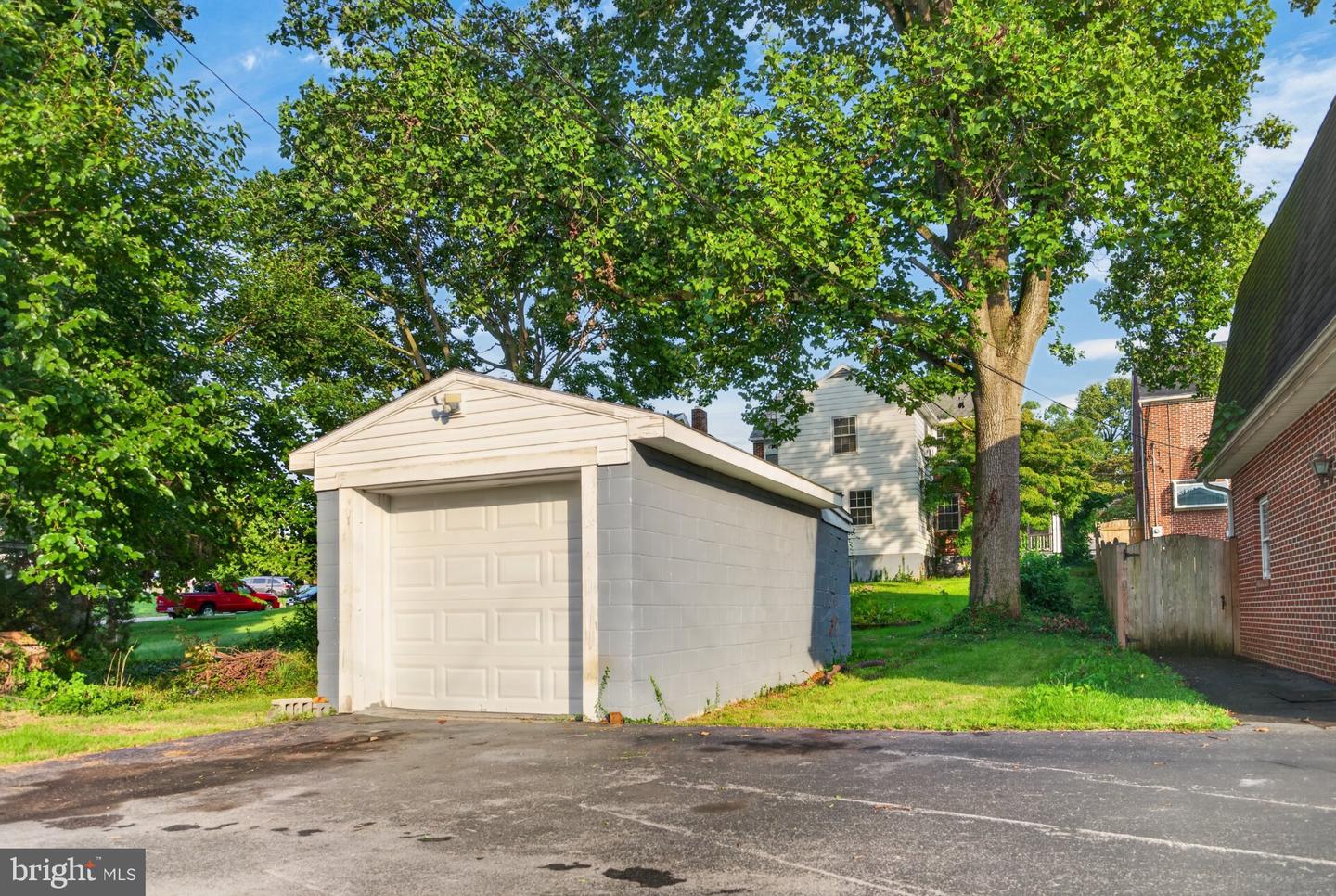 1045 Woodland Way Property Photo 30