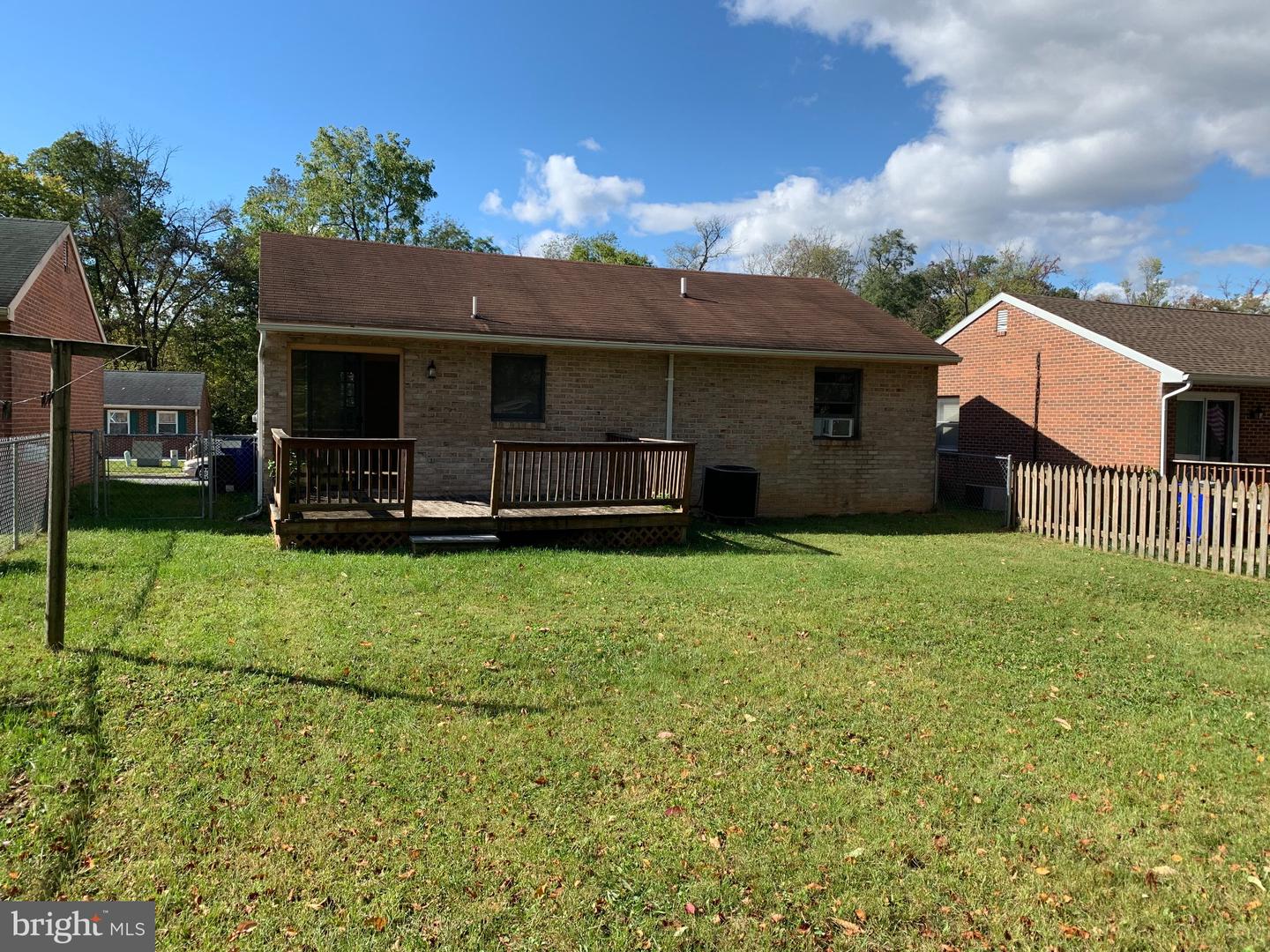 356 Yorkshire Dr Property Photo 2
