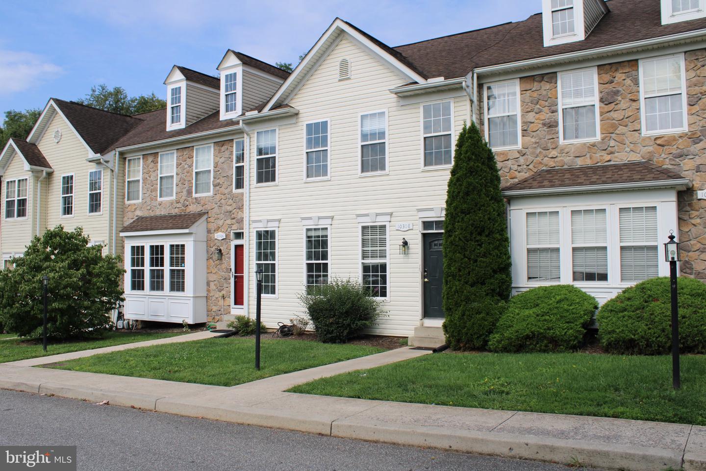 10308 Bridle Ct Property Photo 1