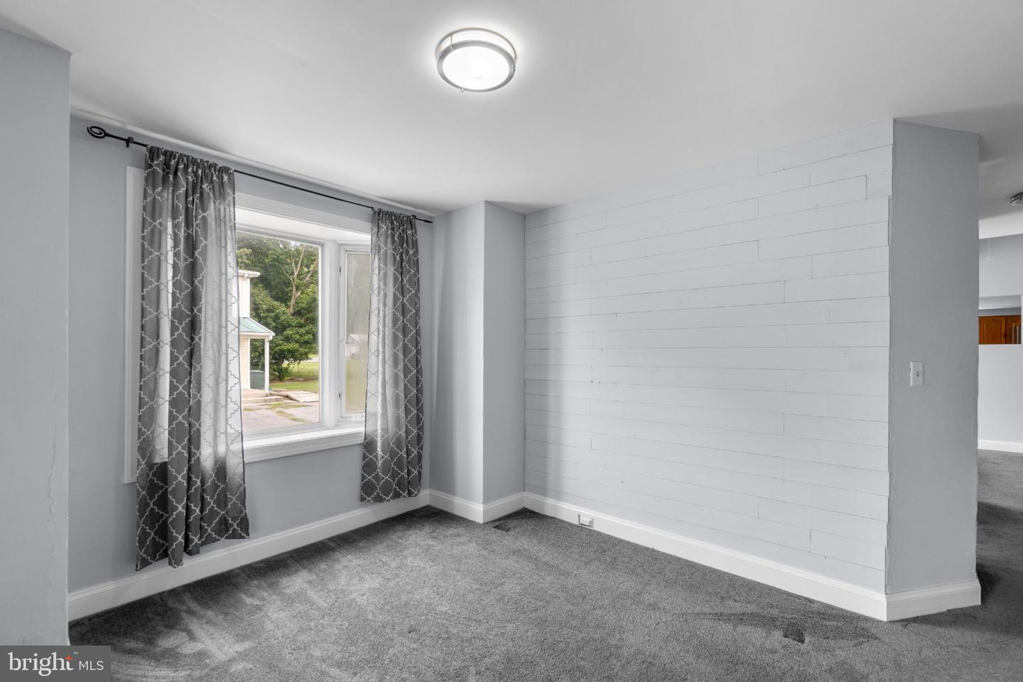 25324 Highfield Rd Property Photo 5