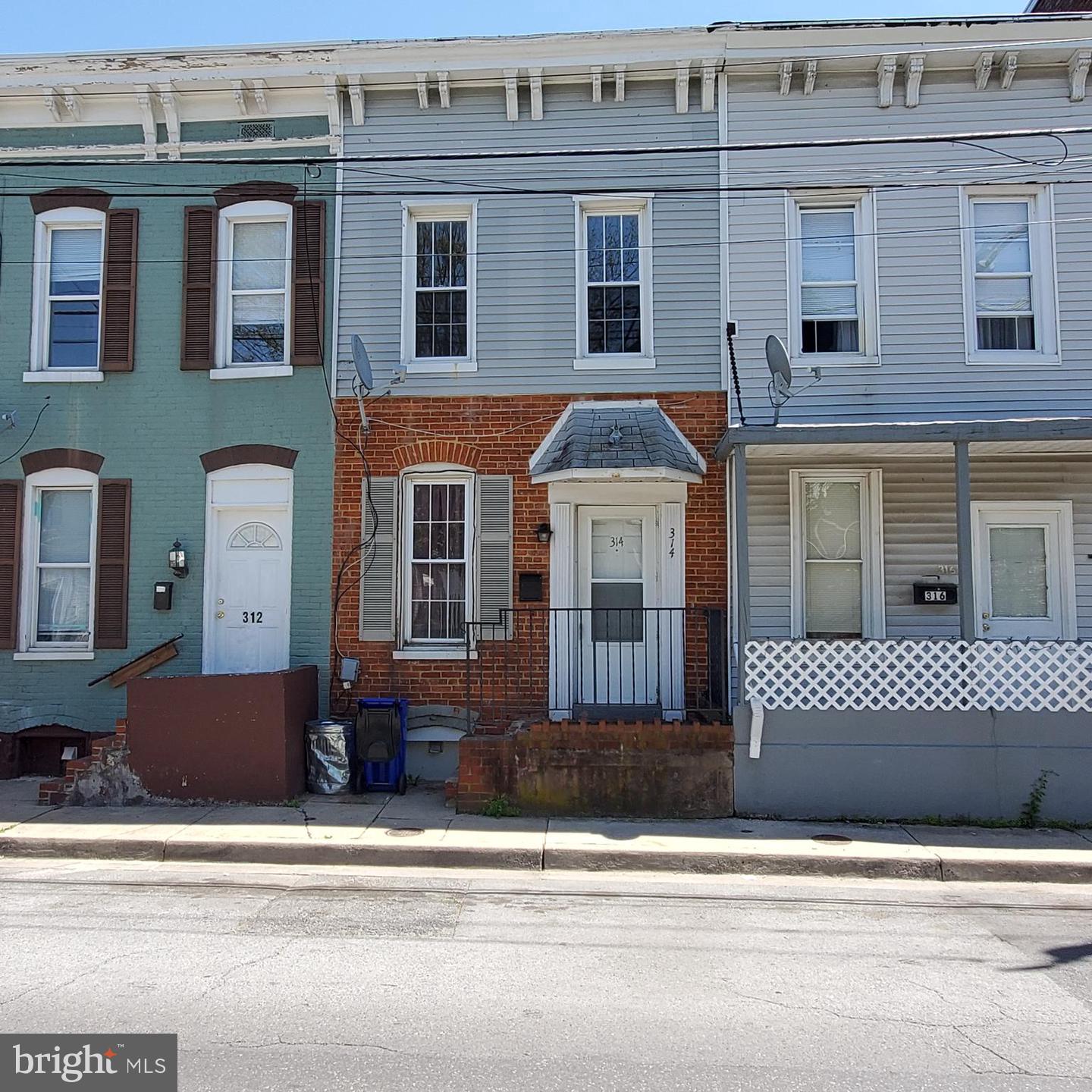 314 S LOCUST ST Property Photo 1