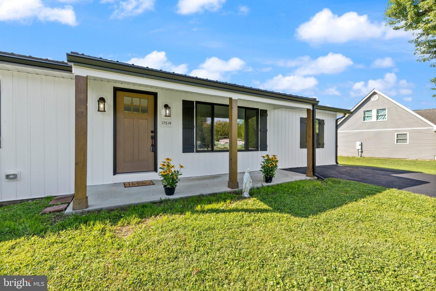 17519 General Longstreet Cir Property Photo 1