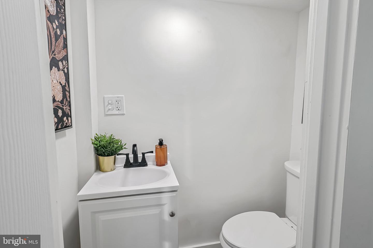 820 Guilford Property Photo 23