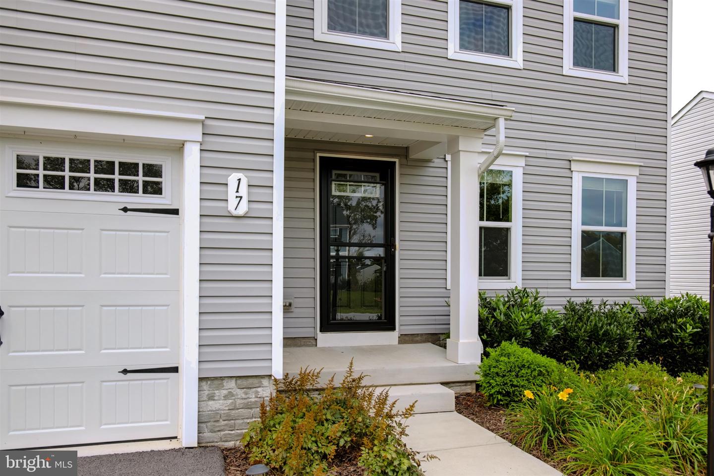 17 RAYMOND XING Property Photo 1
