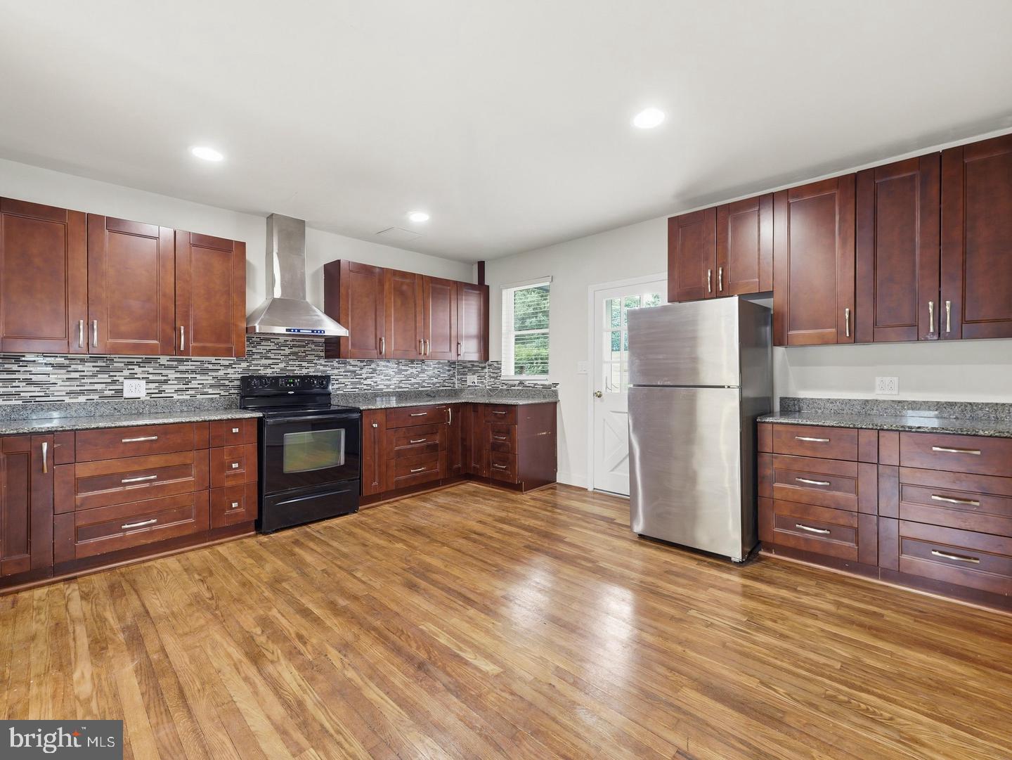 1041 Spruce St Property Photo 6