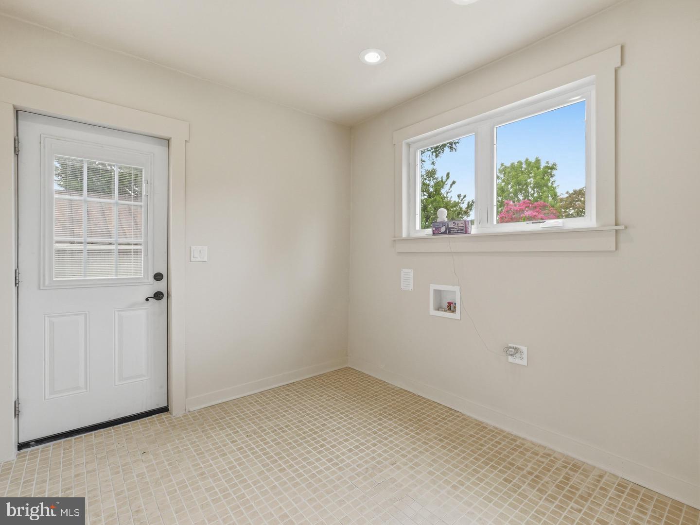 1041 Spruce St Property Photo 8