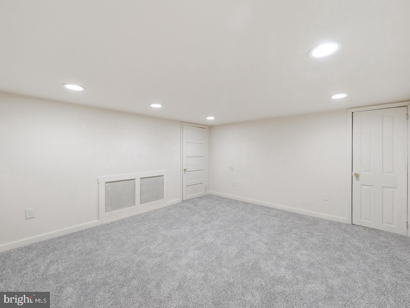 1041 Spruce St Property Photo 30