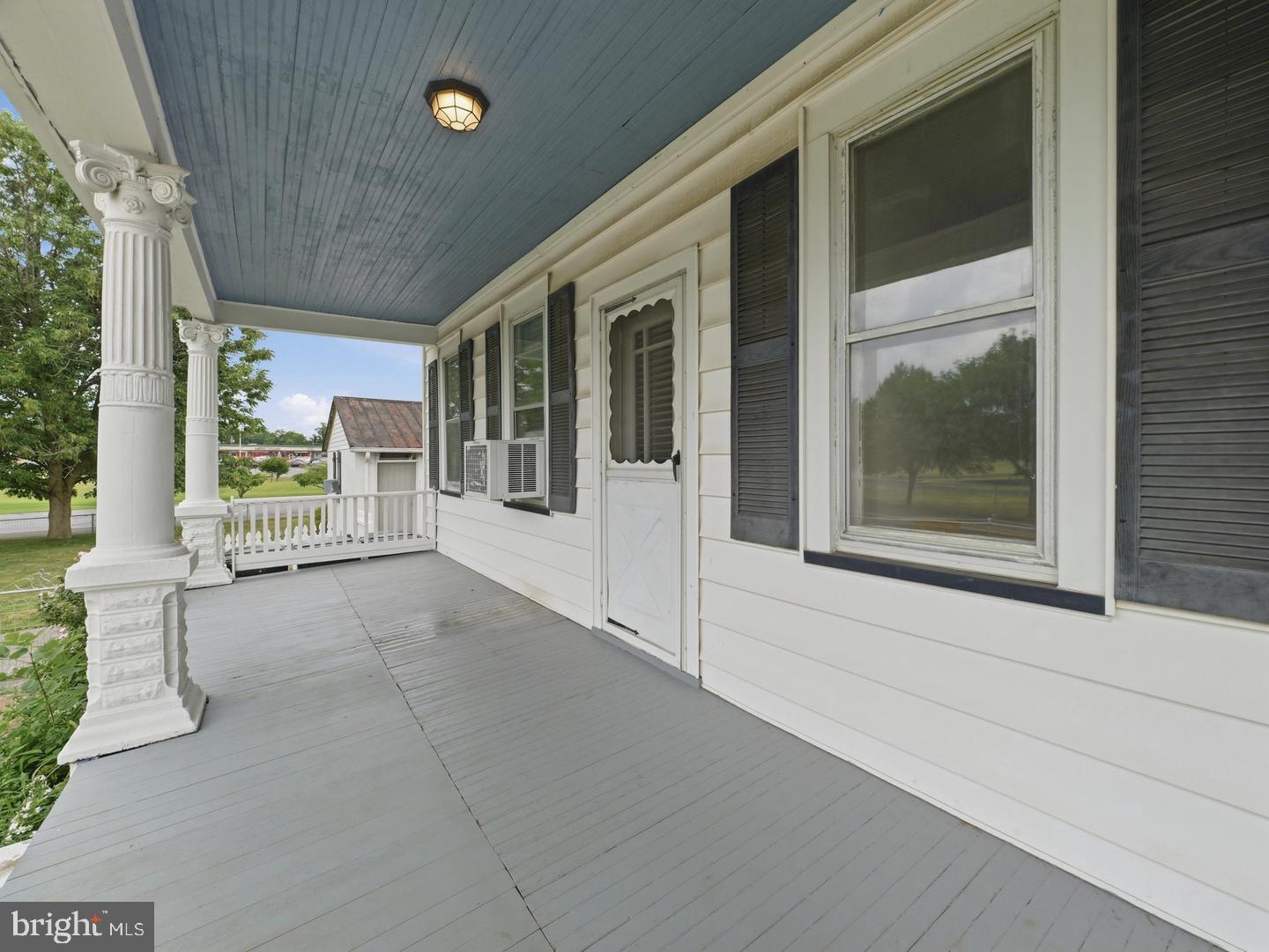 1041 Spruce St Property Photo 37