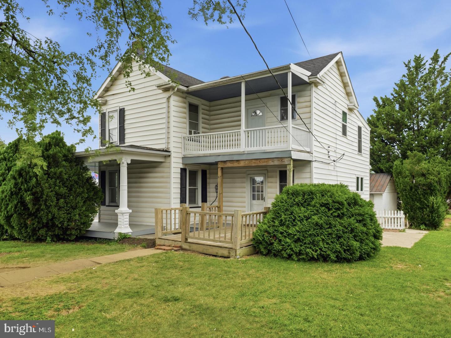 1041 Spruce St Property Photo 38